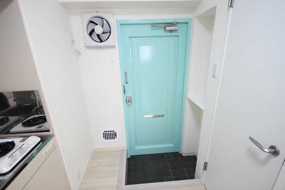 玄関　※別号室の写真となります