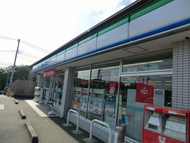 コンビニ　ファミリーマート（コンビニ）まで200m