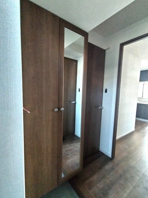 玄関　※現在建築中　３０３号室モデルルームの写真です