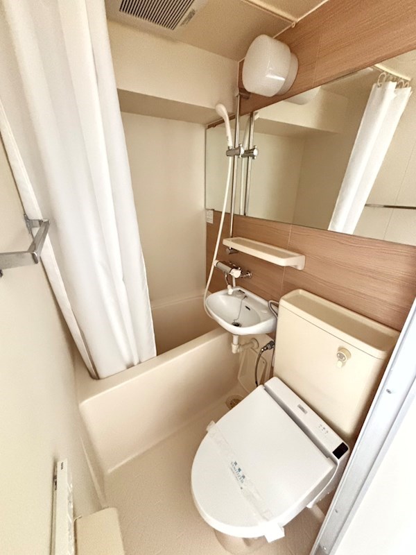 バス・シャワールーム　※別部屋参考写真