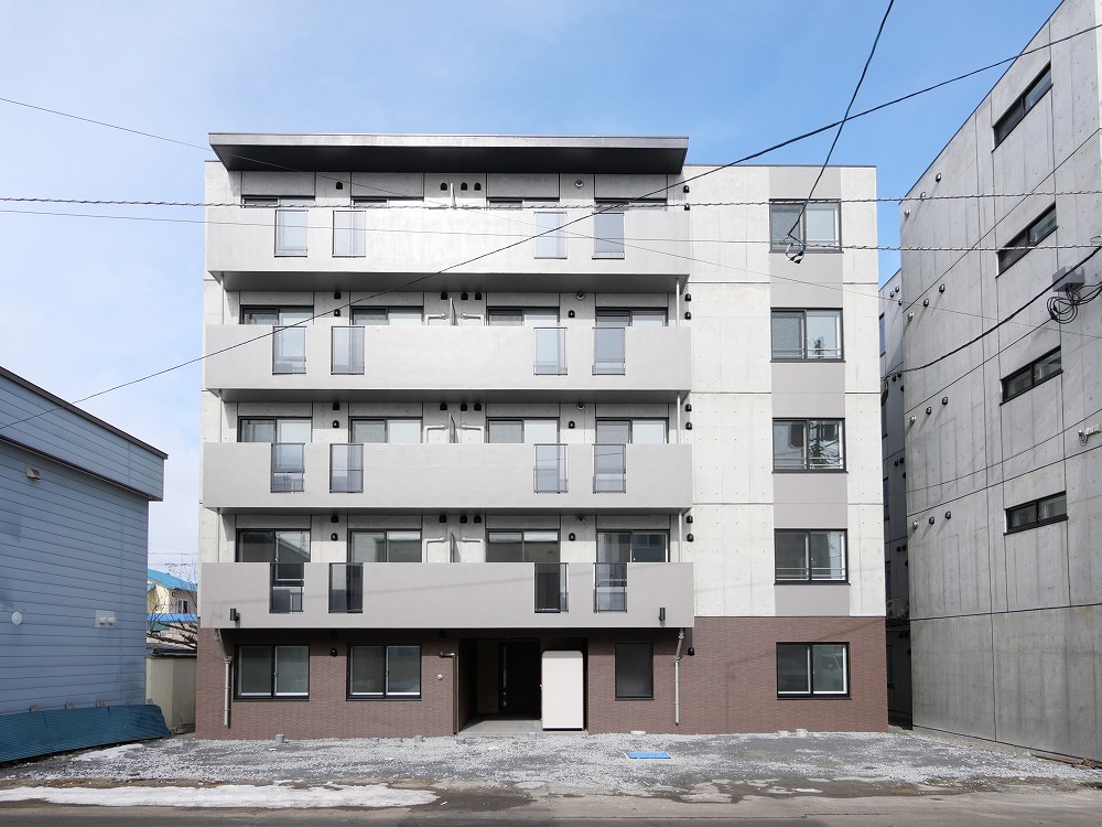 建物外観　JR千歳線「千歳」より徒歩約16分♪