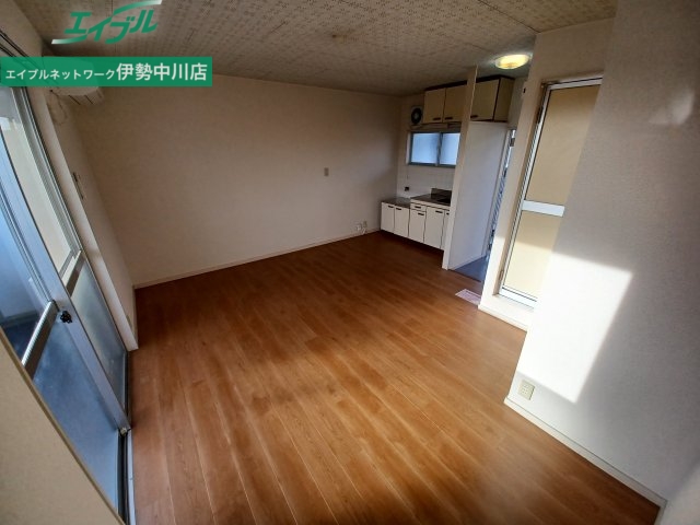 居室・リビング　同物件別部屋のお写真です。