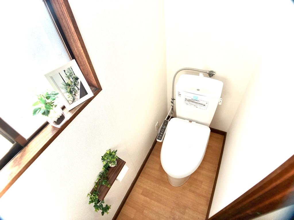 トイレ　温水洗浄便座付きトイレに交換してあります♪