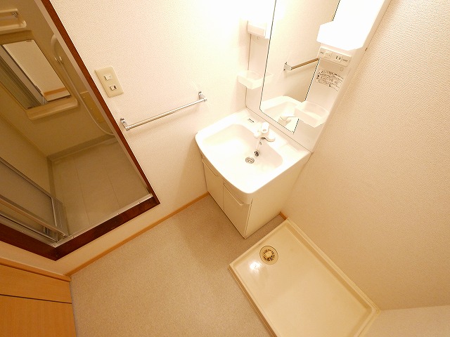 洗面設備　独立洗面台、朝の身支度には欠かせません