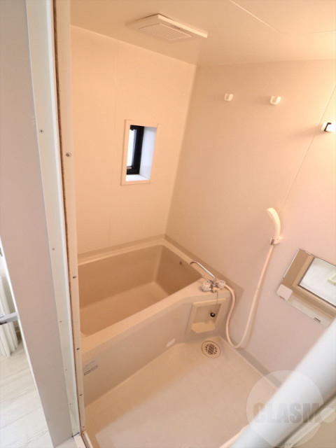 バス・シャワールーム　清潔感のあるバスルーム