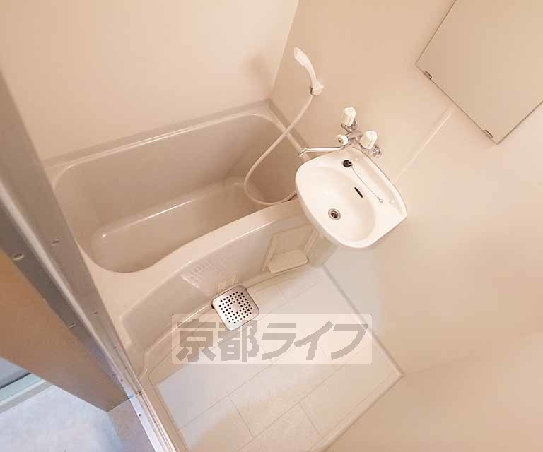 バス・シャワールーム　きれいなお風呂ですね