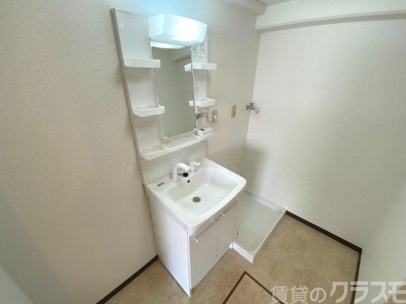 洗面設備　シンプルで清潔感があります。