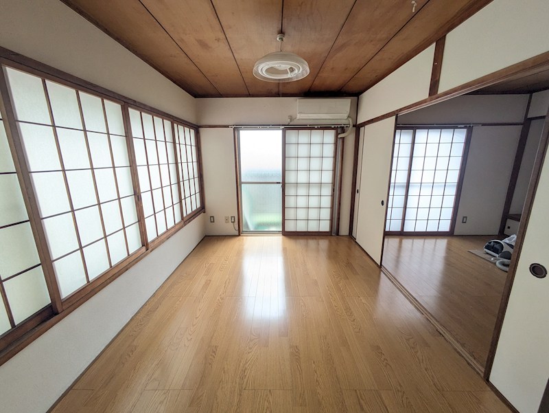 阪急神戸線 西宮北口駅 徒歩3分 5階建 築49年の居間写真