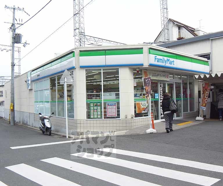 コンビニ　ファミリーマート　京阪藤森駅前店（コンビニ）まで350m