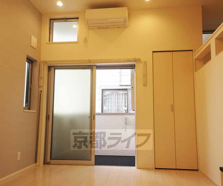 居室・リビング　天井の高いお部屋です！