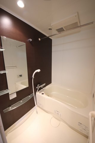 バス・シャワールーム　※同タイプの別の部屋の写真です。