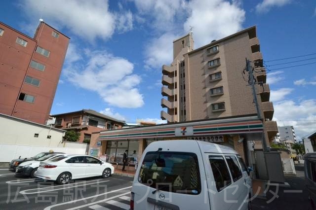 コンビニ　セブンイレブン広島県病院西店（コンビニ）まで230m