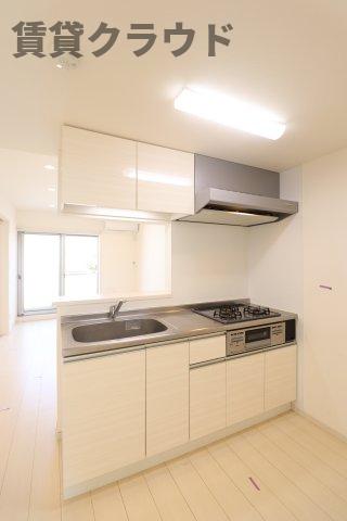 キッチン　嬉しいガスコンロ3口付きのシステムキッチンです！