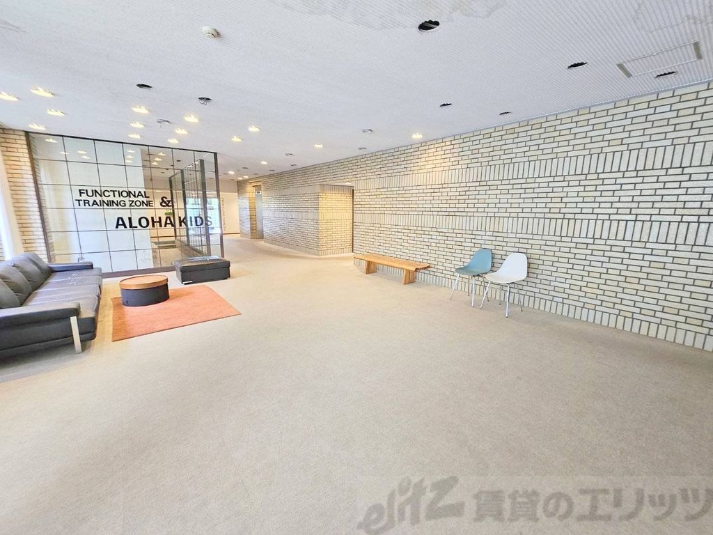 ロビー　駐車場