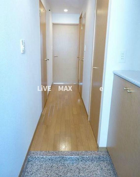 玄関　玄関収納有り