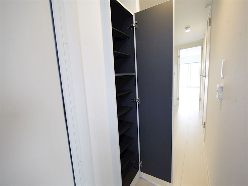 玄関　玄関　シューズボックス付（収納充実してます）