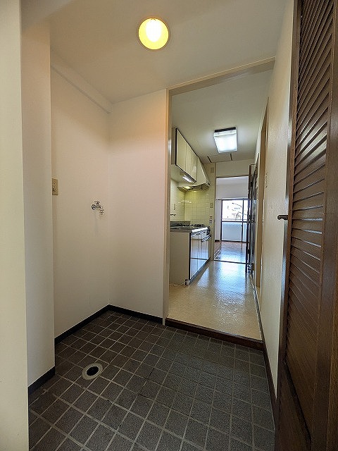 玄関　同物件、別号室のものです。