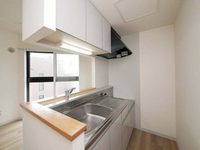 キッチン　※写真は別号室です。