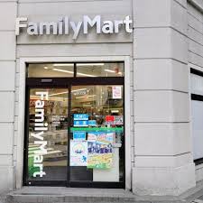 コンビニ　ファミリーマート麹町一丁目店（コンビニ）まで141m