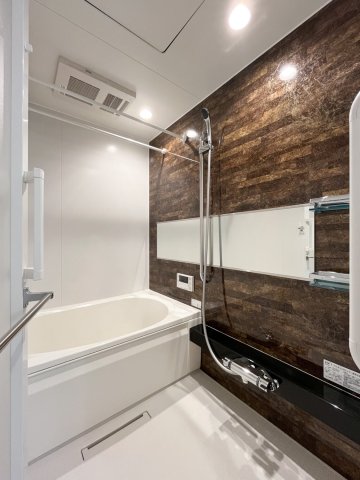 バス・シャワールーム　追い焚き・浴室乾燥機付き！