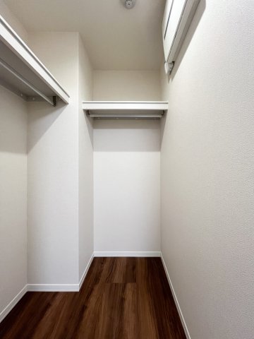 収納　たっぷり収納できるウォークインクローゼット！