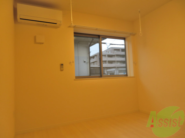 その他部屋・スペース　こちらは５帖の洋室になります。寝室にいかがでしょうか？