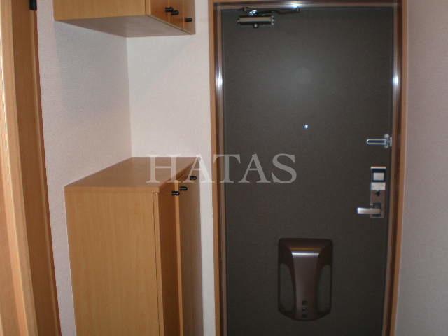 玄関　同物件別部屋です