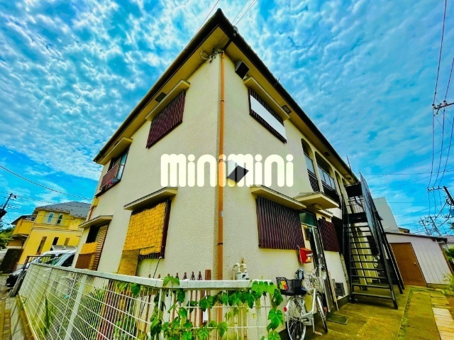 建物外観　南向きで日当たり良好、閑静な住宅街です♪