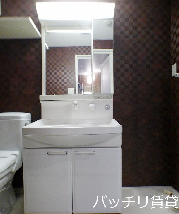 洗面設備　別号室タイプの為、現状を優先致します