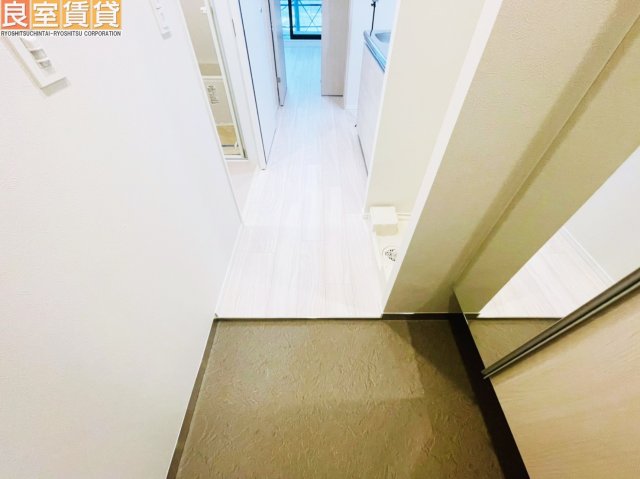 玄関　※このお写真は新築時のお写真です。現状優先