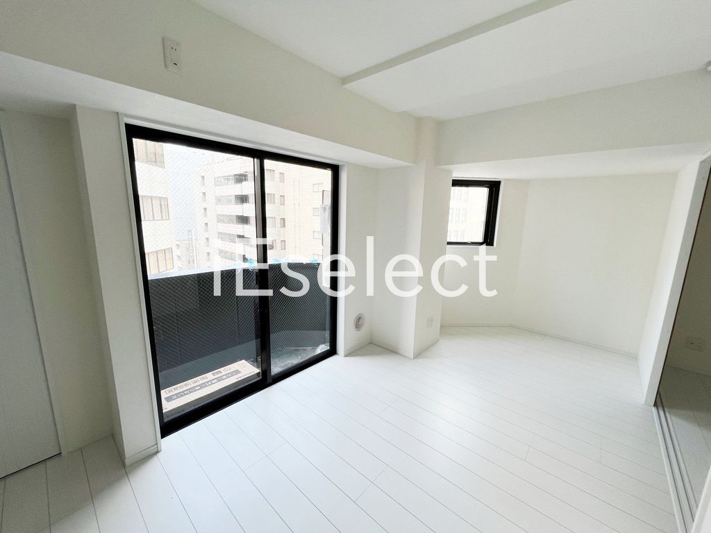 居室・リビング　窓も大きく明るいですね