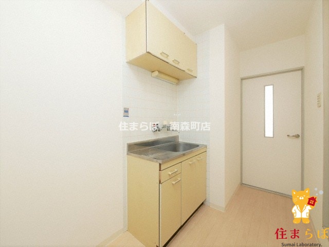 キッチン　「ただの部屋探しじゃない。“あなたの暮らし”探しです。」