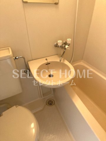 バス・シャワールーム　コンパクトで使いやすいお風呂です