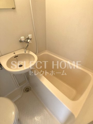 洗面設備　ゆったりとスペースのある洗面所