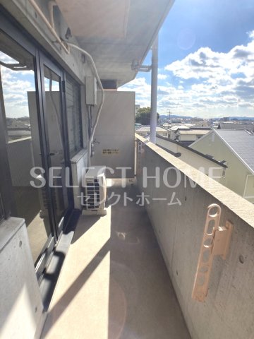 バルコニー　暖かな日差しのふりそそぐバルコニー