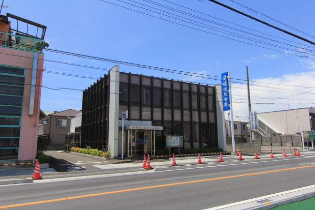 銀行　愛媛信用金庫和泉支店（銀行）まで917m