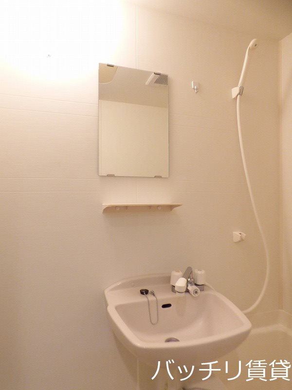 洗面設備　同型タイプの為、現状を優先致します。