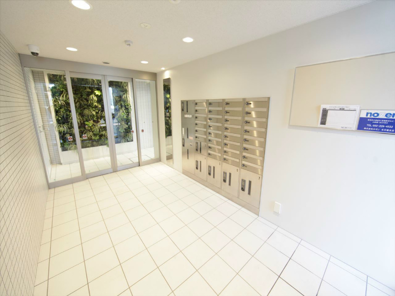 エントランス　エントランス　オートロック　防犯カメラ　宅配ＢＯＸ付