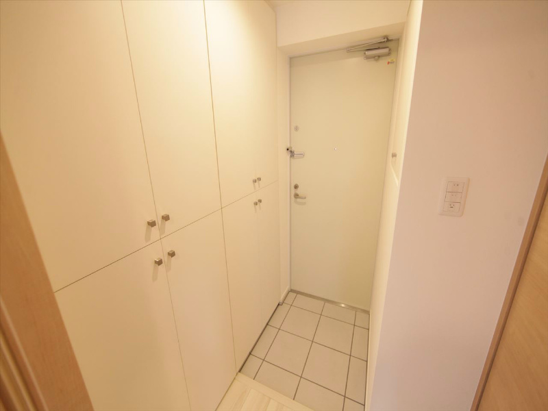 玄関　玄関　シューズボックス付（収納充実してます）