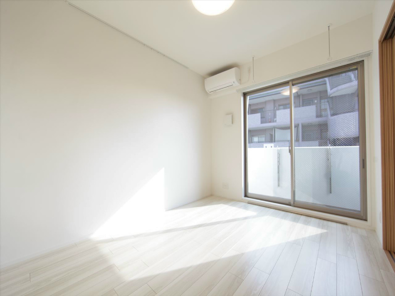 バルコニー　洋室6.4帖　クローゼット付　エアコン完備　南面バルコニー