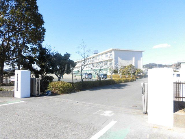 中学校　掛川市立栄川中学校（中学校）まで1352m