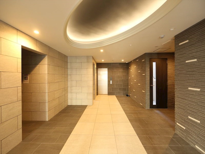 エントランス　エントランス　オートロック　防犯カメラ