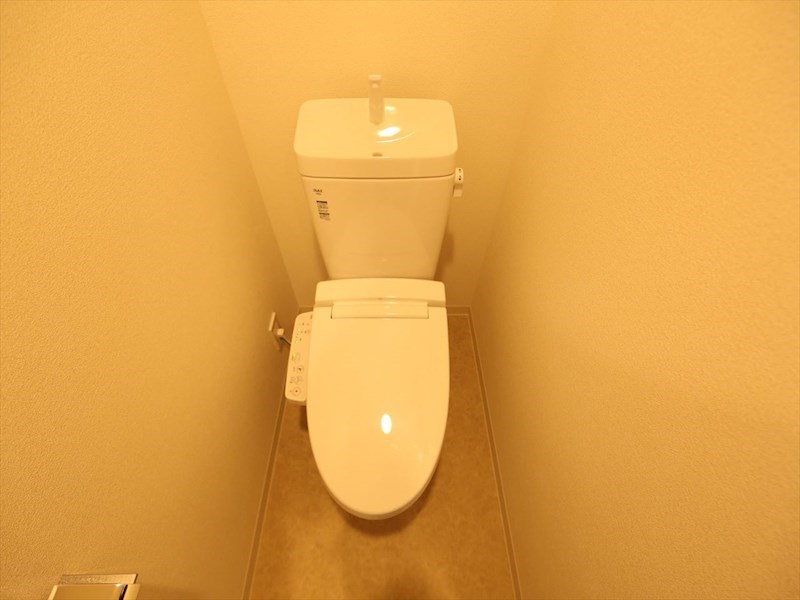 トイレ　温水洗浄暖房便座付トイレ