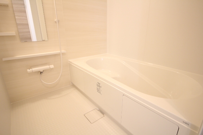 バス・シャワールーム　コンパクトで使いやすいお風呂です