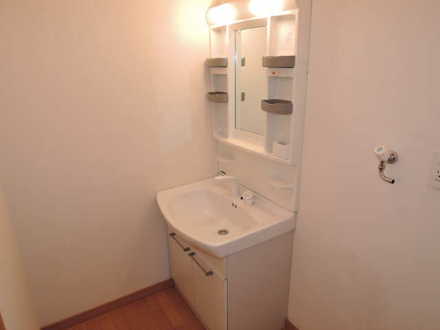 洗面設備　シャワー付洗面台