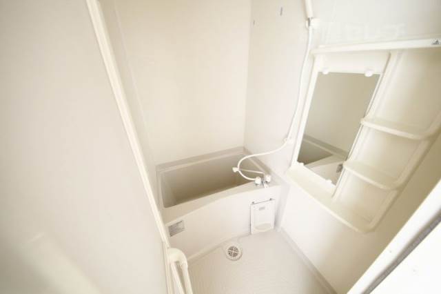 バス・シャワールーム　反転の間取りの写真を使用しています