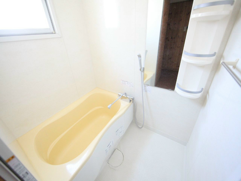 バス・シャワールーム　バスルーム（お風呂トイレ別）窓付（換気良好）