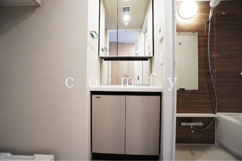 洗面設備　お洒落な独立洗面台