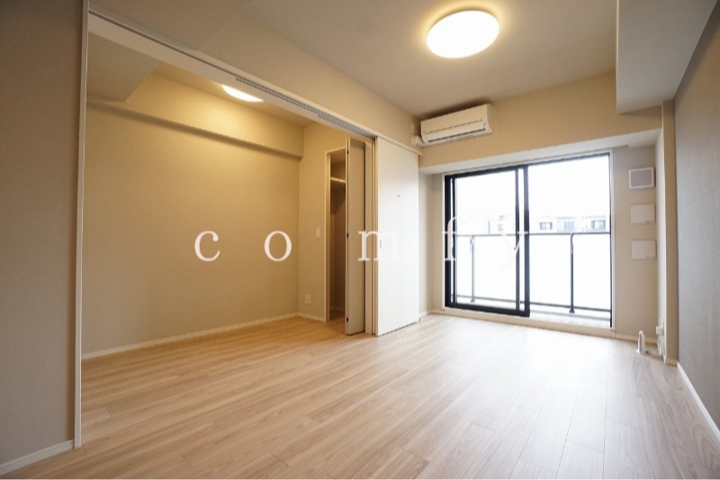 居室・リビング　床暖房入りのリビング