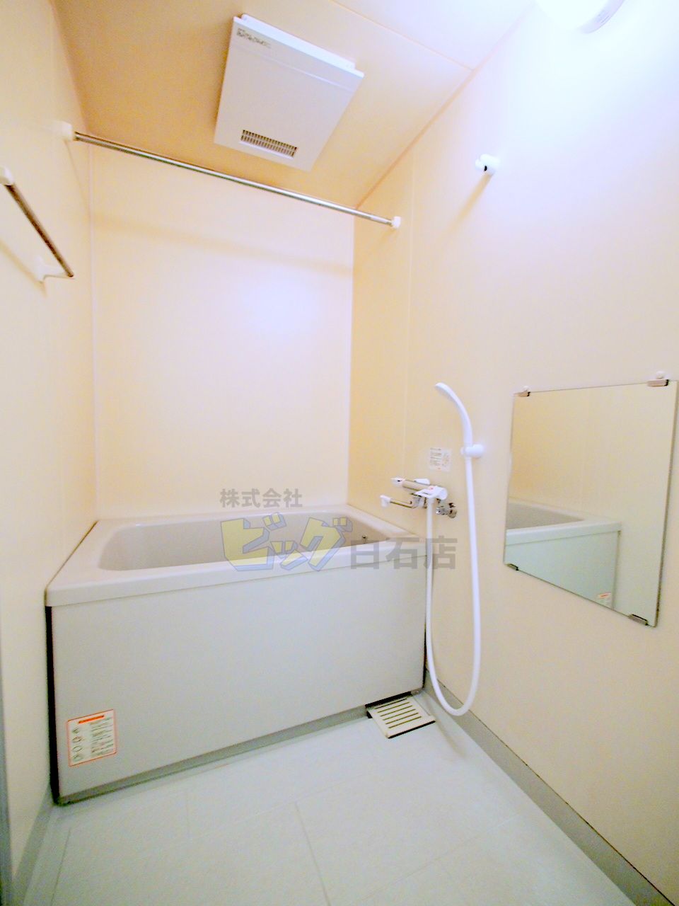 バス・シャワールーム　浴室乾燥機付きのお風呂です♪